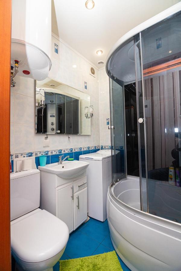 Comfortable Apartments On Hrushevskogo Street Near 16 City Hospital Dnjepropetovsk Buitenkant foto