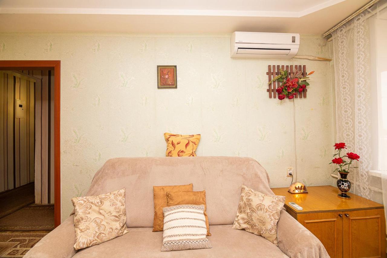 Comfortable Apartments On Hrushevskogo Street Near 16 City Hospital Dnjepropetovsk Buitenkant foto